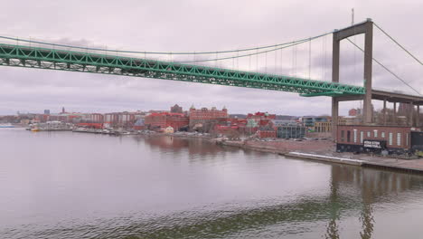 Puente-Colgante-Icónico-De-Älvsborg-Sobre-Piedra-Roja-En-Gotemburgo