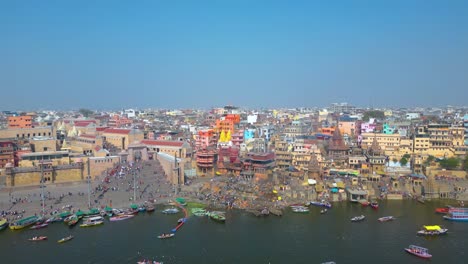 Vista-Aérea-De-Dashashwamedh-Ghat,-Templo-Kashi-Vishwanath-Y-Manikarnika-Ghat-Manikarnika-Mahashamshan-Ghat-Varanasi-India