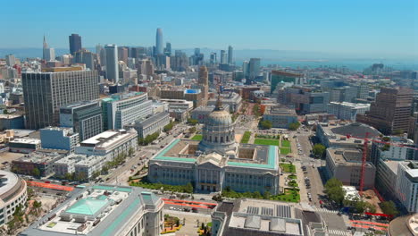 San-Francisco-City-Hall-building,-cinematic-aerial-push-in-establisher