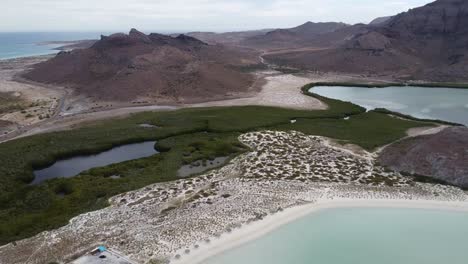 Playa-Balandra-Beach,-Baja-California-Sur-Peninsula-Of-Mexico-In-La-Paz