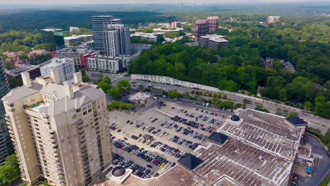 Buckhead-District-with-tower,-parking-cars-and-busy-highway