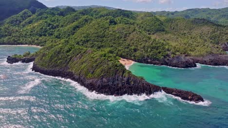 Weißer-Sand-Und-Kristallklares-Türkisfarbenes-Wasser-Am-Playa-Onda-Samana-In-Der-Dominikanischen-Republik