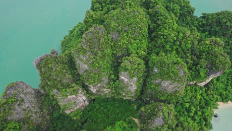 Belleza-Escénica-Desde-Arriba-Con-Un-Gran-ángulo-De-Inclinación-Hacia-Abajo-Sobre-La-Isla-Hong-De-Blue,-Tailandia