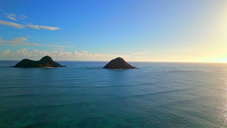 Na-Mokulua-Inseln-Im-Pazifischen-Ozean---Sonniger-Morgen-Vor-Der-Küste-Von-Oahu-Auf-Hawaii