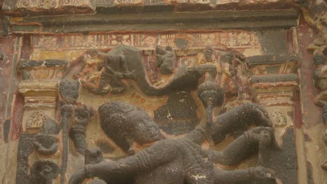 Erhaltener-Gips,-Skulpturen-Und-Gemälde-Der-Ellora-Höhlen,-Maharashtra,-Indien