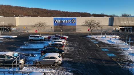 Parking-cars-at-Walmart-Market-in-American-city-in-winter