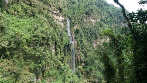Side-view-of-La-Chorrera-waterfall,-located-in-the-municipality-of-Choachí,-Colombia