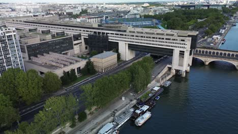 Ministerio-De-Economía-Y-Finanzas-Nuevo-Palacio-En-Bercy,-París-En-Francia
