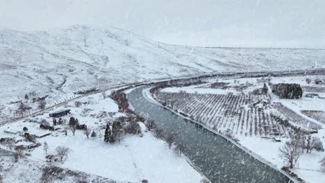 Snow-falling-on-the-Yakima-River-in-Eastern-Washington