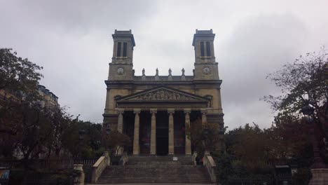 Statische-Ansicht-Der-Kirche-Saint-Vincent-de-Paul-In-Paris-An-Einem-Bewölkten-Tag