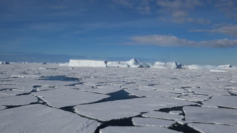 Icebergs-and-sea-ice-in-Antarctica