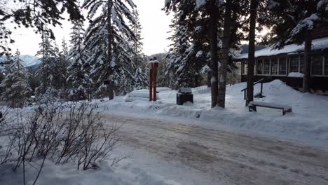 Vista-De-Drones-De-Las-Montañas-Nevadas-De-Banff-Canadá-En-Invierno