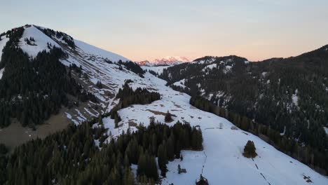 Amden-Wesen-Schweiz-Dämmerungsflug-Durch-Die-Berge
