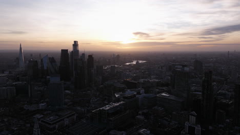 Wide-depending-aerial-shot-of-central-London-at-dusk