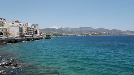 Agios-Nicolaos-Stadt-Mit-Bucht-Und-Gebäude-An-Der-Küste