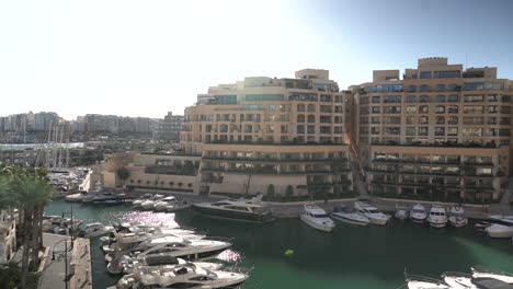 Malta-Luftaufnahmen-Von-Gebäuden-Und-Dem-Meer-Bei-Valletta