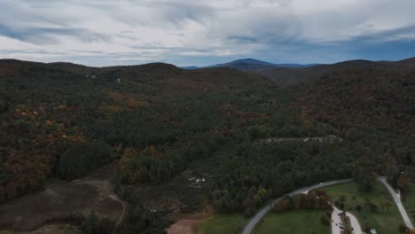 Aussicht-Auf-üppige-Berge-In-Der-Nähe-Von-Stowe-Im-Lamoille-County,-Vermont,-USA