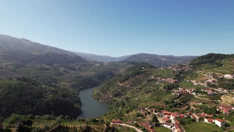 Wunderschöne-Naturlandschaft-Aus-Portugal,-Luftaufnahme