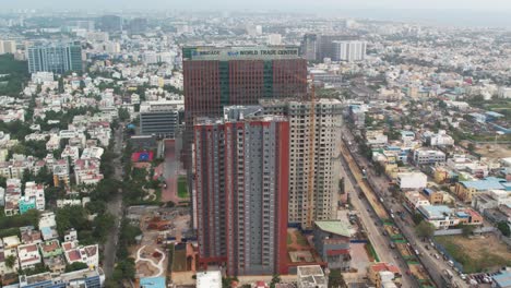 Toma-Aérea-Del-World-Trade-Center-En-La-Ciudad-De-Chennai,-India