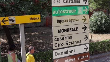 Arrow-direction-of-Calatafimi-in-palermo-city-in-Italy