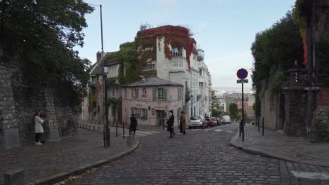 Young-Girls-Look-For-Instagramable-Spots-Around-Montmartre