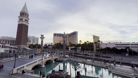 Aufnahme-Des-Las-Vegas-Boulevards-Vom-Venetian-Hotel-Mit-Blick-Auf-Die-Läufer-Während-Des-Las-Vegas-Rock-And-Roll-Marathon