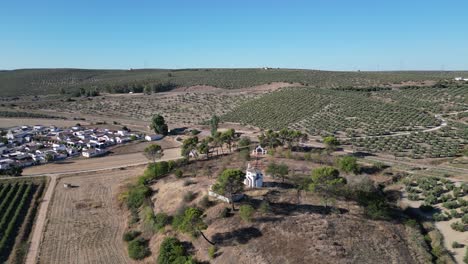 Aérea-De-La-Ermita-De-La-Ciudad-De-San-Julián,-Un-Símbolo-De-Fe-Y-Reverencia-Que-Se-Erige-En-Medio-Del-Pintoresco-Encanto-Del-Mármol.