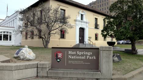 Hot-Springs-National-Park-sign-in-Hot-Springs,-Arkansas-with-stable-video-shot