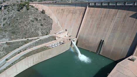 Damm-Und-Wasserreservoir