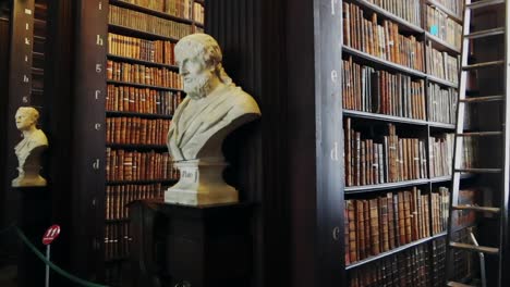 Close-up-sliding-shot-of-Plato-bust-statue-in-Dublin-Trinity-College-library