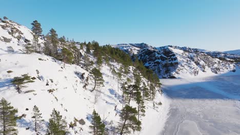 Winterberge-An-Einem-Sonnigen-Tag-In-Der-Nähe-Von-Bessaker,-Norwegen