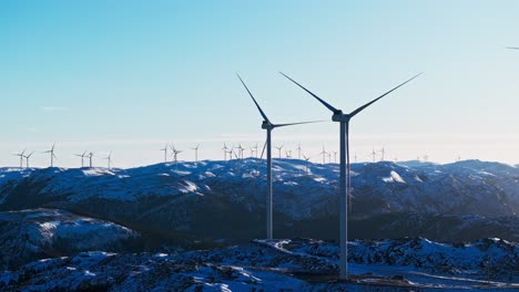 Blick-Auf-Den-Windpark-Bessaker-In-Den-Winterbergen-In-Norwegen