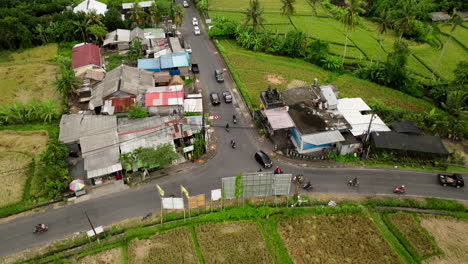 Motorcycle-and-car-traffic-at-T-junction-of-countryside-road-in-Bali