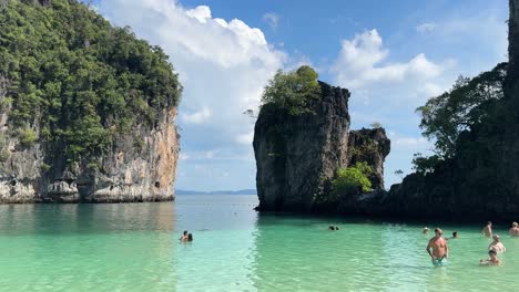 Tailandia-Krabi-Hermosa-Acuarela-Y-Los-Turistas-Disfrutan-Y-Hacen-Fotografías.