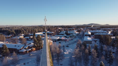 Torre-De-La-Iglesia-De-Arvidsjaur-En-Una-Noche-De-Invierno-En-La-Provincia-De-Norrbotten,-Suecia