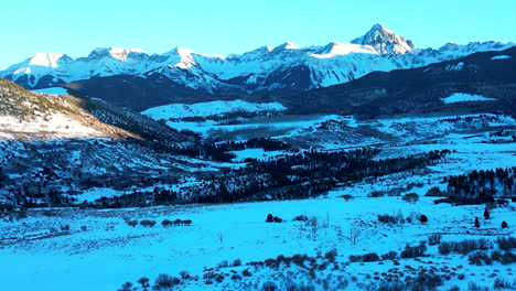 Slow-push-towards-the-stunning-Sawatch-Range-in-Colorado-during-sunset