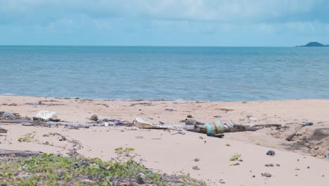 An-Einem-Abgelegenen-Strand-Im-äußersten-Norden-Australiens-Wurde-Müll-Angespült