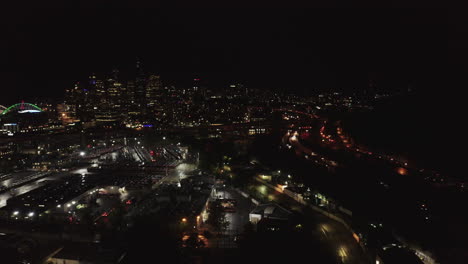 Seattle-Nacht-Luftaufnahme-Der-Skyline-Und-Der-Autobahn