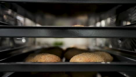 Freshly-baked-bread-loaves-on-trays-in-a-bakery,-close-up-shot,-selective-focus