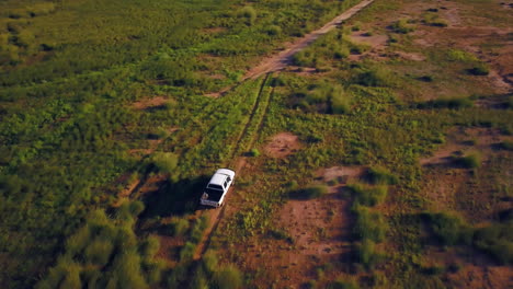 4WD-Auto-LKW-Busch-Kimberley-Looma-Camballin-Drohne-Luftaufnahme-Westaustralien-Outback-Aborigine-Land-Trockenzeit-Northern-Territory-Faraway-Downs-Under-Broome-Darwin-Fitzroy-Crossing-Folge-Vorwärts