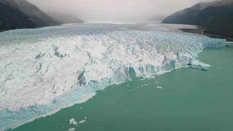 Drohnenaufnahmen-Vom-Perito-Moreno,-Dem-Berühmtesten-Gletscher-Der-Welt