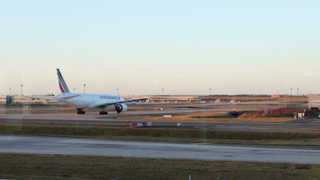 Long-haul-Air-France-jetliner-taxiing-towards-runway,-Charles-de-Gaulle-Airport