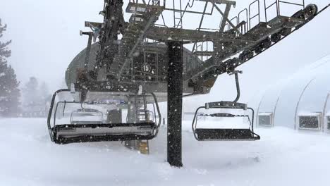 Empty-Ski-Lifts-in-a-Blizzard-Snow-Storm-in-Mammoth,-Sierras