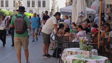 Tourist-doing-shopping-in-the-street-of-Palermo-Italy