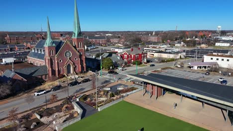 Rising-drone-shot-of-Downtown-Commons,-with-church-in-background,-located-in-Clarksville-Tennessee