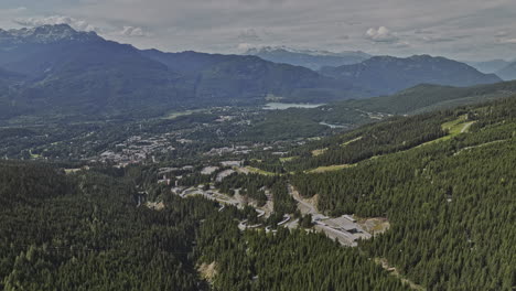 Whistler,-BC,-Kanada-–-Luftaufnahme-Einer-V9-Drohne-über-Bewaldete-Täler-Des-Blackcomb-Mountain,-Aufnahme-Des-Sliding-Centre,-Des-Ferienortes,-Des-Alta-Lake-Und-Der-Berglandschaft-–-Aufgenommen-Mit-Mavic-3-Pro-Cine-–-Juli-2023