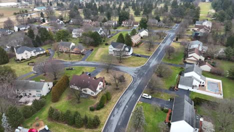 American-Neighborhood-with-empty-road-and-large-homes-in-rural-area
