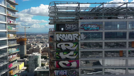 Aerial-ascending-shot-over-the-Graffiti-tower-buildings,-in-downtown-Los-Angeles