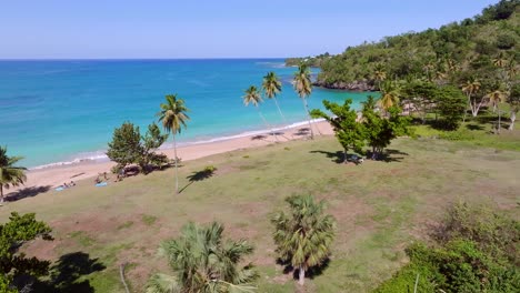 Mar-Caribe-Y-Costa-Tropical-En-La-Isla-De-República-Dominicana-En-Verano