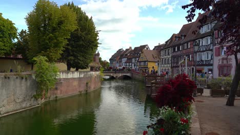Water-Canal-in-Fishmongers-district-in-Colmar-on-a-Sunny-Day